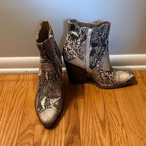 Qupid Snake Print Ankle Boots - Black & Cream